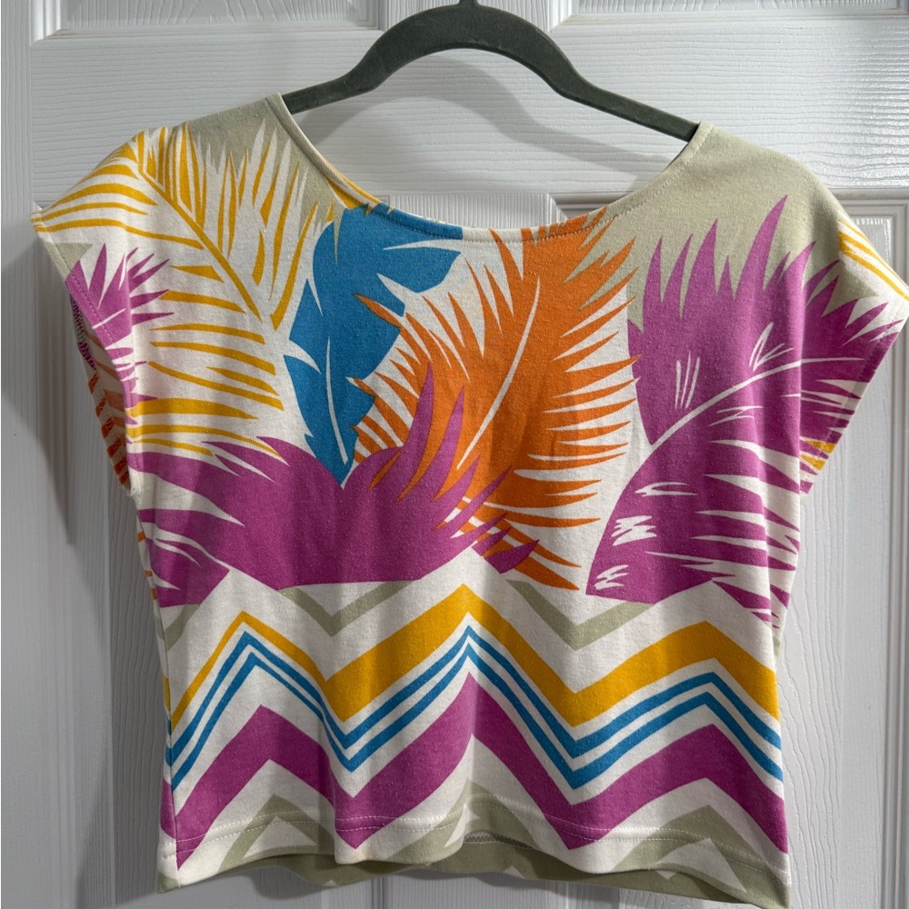 Vintage White Stag Vibrant Leaf Pattern Crop Top